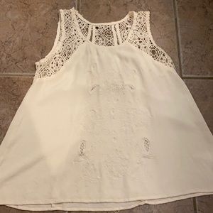 Sleeveless top w/ crochet lace